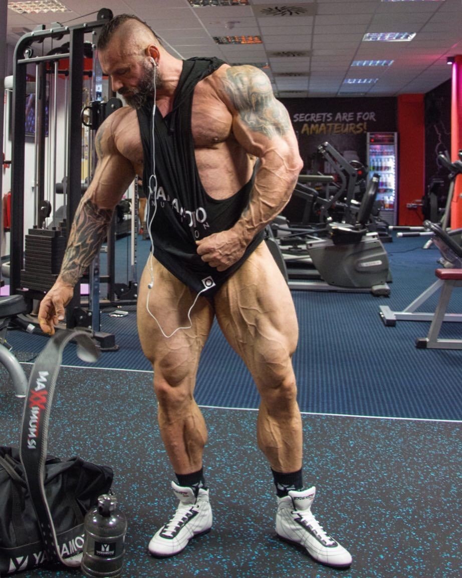 trophyhimbo:  musclecorps:    Himbo slutwear at the gym