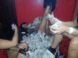 bossbitch-redbottoms:  cyberrghetto:  life goal   Fuck it, ima be a stripper