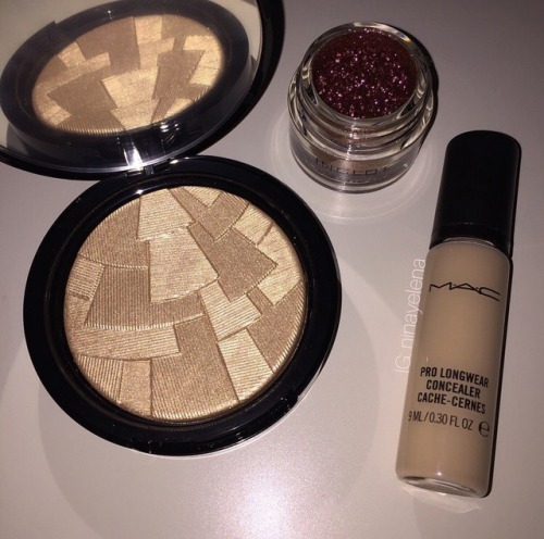 spanishluxury: champagneluxury: new makeup instagram! @crdmakeup XOXO