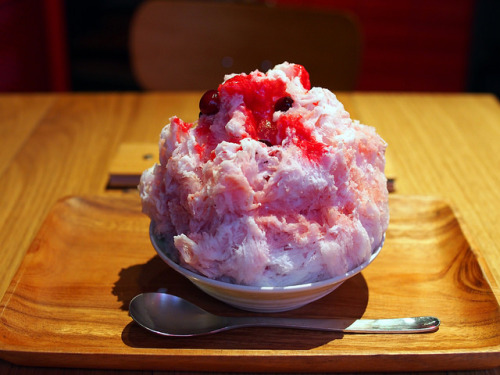 ilikeasianfood: yelo | Japanese Ice Shaved Dessert by INZM. on Flickr.