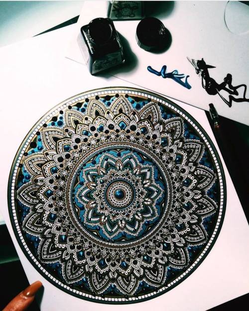 ARTIST CREATES INTRICATE MANDALA DESIGNS GILDED WITH GOLD LEAF