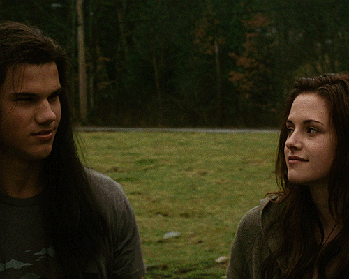 Bella Swan and Jacob Black in The Twilight Saga: New Moon (2009)