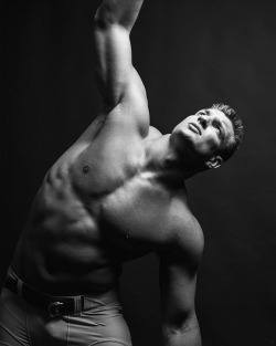 mynewplaidpants:  Rob Gronkowski in DuJour Magazine – MORE HERE