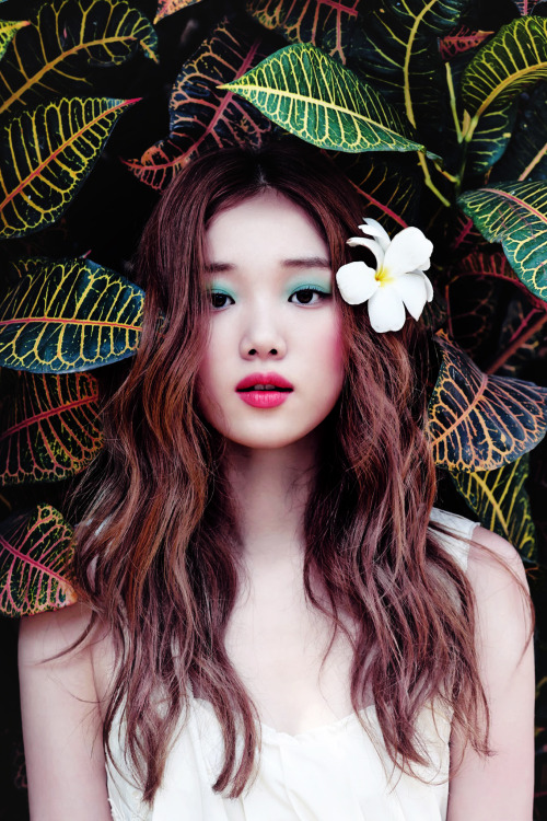 sehkura:Lee SungKyung for “Singles Wedding Jan 2015″