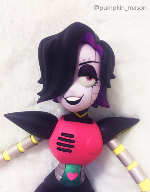 pumpkim-mason: Mettaton EX makes his premiere!!! ———————&n