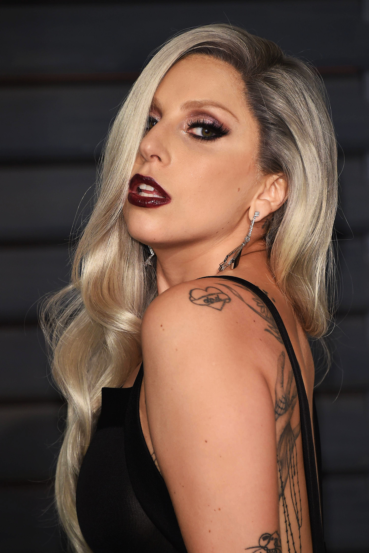gagaladyy:OMG I need that lipstick color ASAP