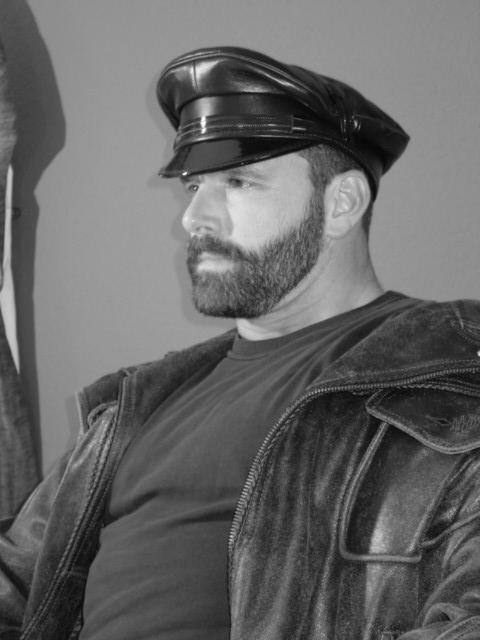 leatherhostage:  leatherhostage