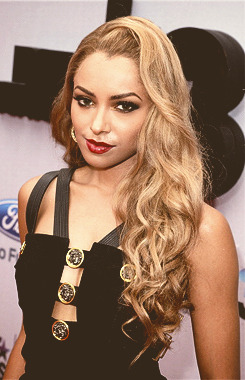 whosrocky:  baddieleex:  fykatgraham: Bet Awards 2013  😍😍😍  BABY &lt;3