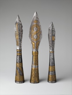 historyarchaeologyartefacts:  Ceremonial arrowheads, steel and copper alloy, Bohemian, 1437-1439 [2949x3884]