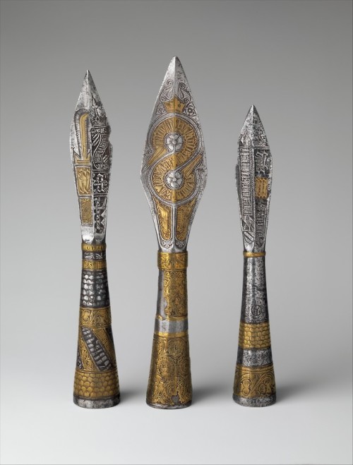 historyarchaeologyartefacts: Ceremonial arrowheads, steel and copper alloy, Bohemian, 1437-1439 [294