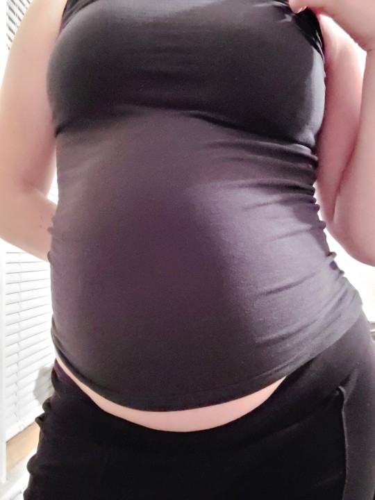 journeyofcake-deactivated202107:No one told me my little tummy was hanging out when