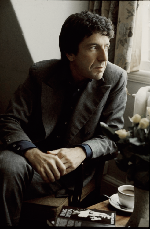 strike1925:Leonard Cohen by Michael Putland, London, 1974