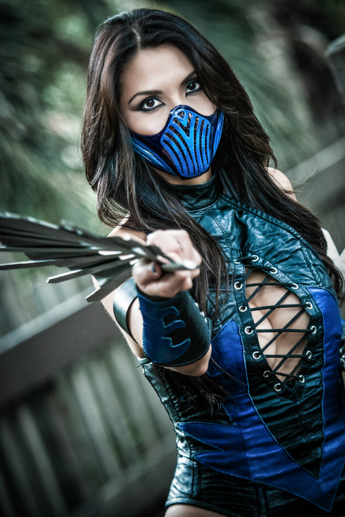 cosplayblog:  Kitana from Mortal Kombat  Cosplayer: Linda NguyenPhotographer: Mike Rollerson [DA / FL / FB]  
