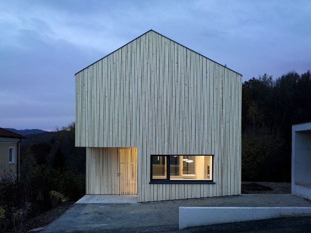 aros:  Minimal Velux Sunlighthouse near Vienna, Austria 