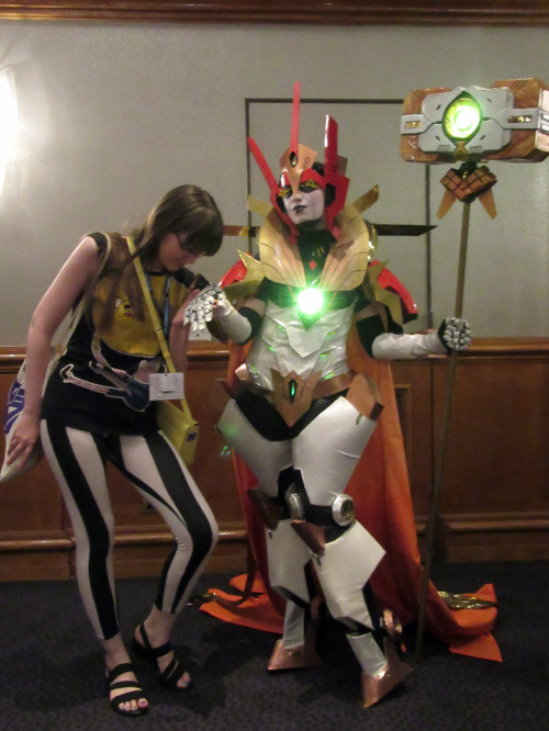crono8:I can’t believe Mayu joined the DJD.Holo Cyclonus - eabevella, Starscream - apolloniangasket,