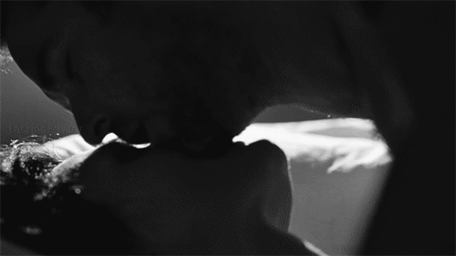 eternellementsensuelle:  ‘Two souls…but a simple thought. Two hearts…that beat a