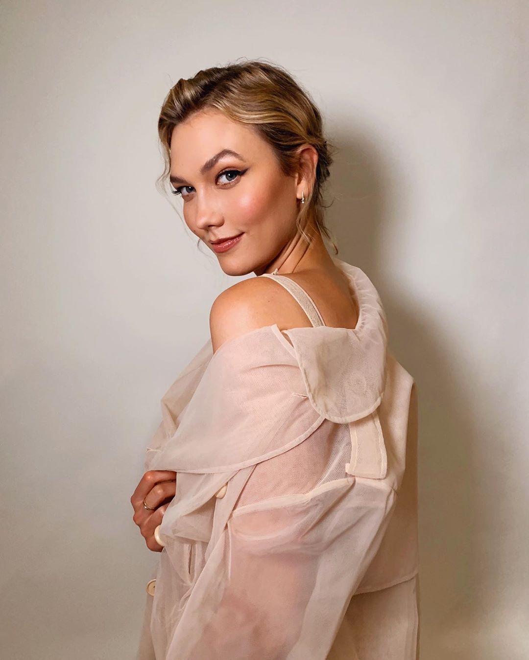 justkarliekloss:  karliekloss: Lots of nudes last night on the runway 😉  
