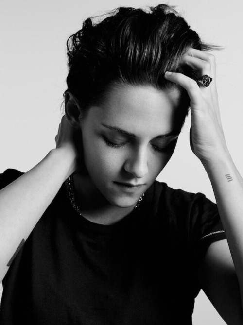 dreamaboutthis1:Black and white Kristen Stewart is so aesthetically pleasing I live for it