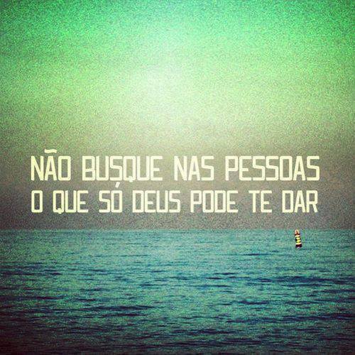 A cruz nos libertou. Jesus nos salvou !
