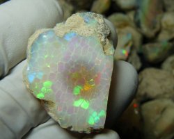 peace-love-insanity:  hooping-mermaid:   Ethiopian Opal with a rare ‘Honeycomb’ Pattern  Mermaid scales   O.O