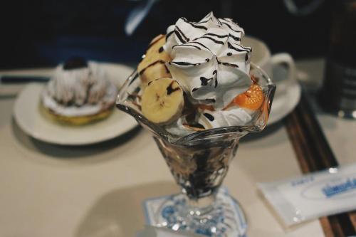 旅の予定に入れていた「喫茶らんぶる」にて歩き疲れた身体をチョコパで癒す。いい味だしてる喫茶店。