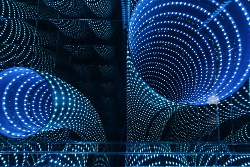 staceythinx:  Infinity LED light art by Hans Kotter Kotter on his work:  No other element inﬂuences our planet more than light. Light has enchanted me because of its inﬁnite variations and this aspect inspired me to investigate its composition and