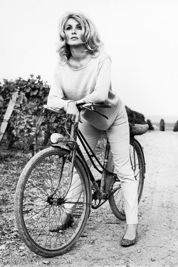  Sharon Tate in France for the filming of