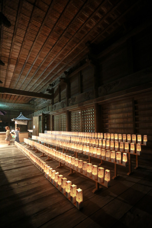 Preparing for Tonsha-e Buddhist memorial service at Honmyo-ji temple, Kumamoto, Japan.  Photogr