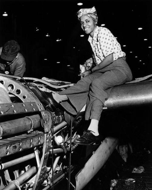 blondebrainpower:  Riveter at Lockheed Aircraft Corp., Burbank, CA, 1943
