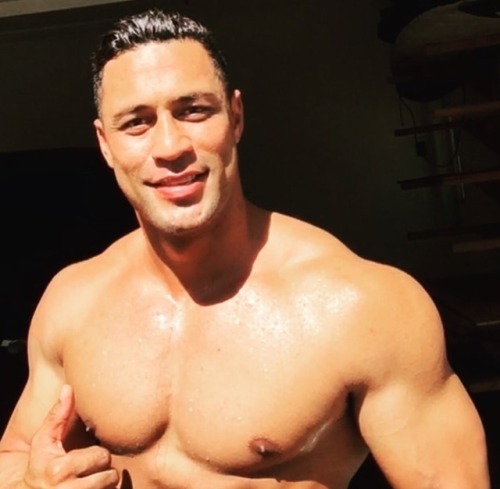 muscleworship808:ISLANDER FEVER