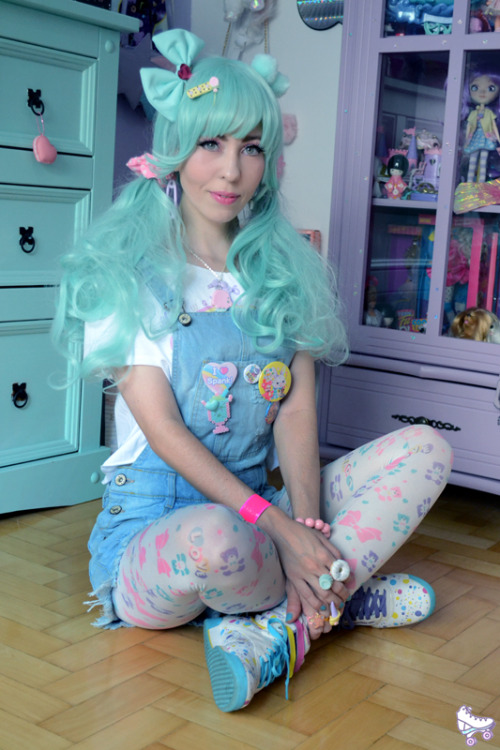 pastelcubes: ( ◡‿◡ ♡) NEW POST! Photo shoot : Denim salopette look pastelcubes.blogspot.com.