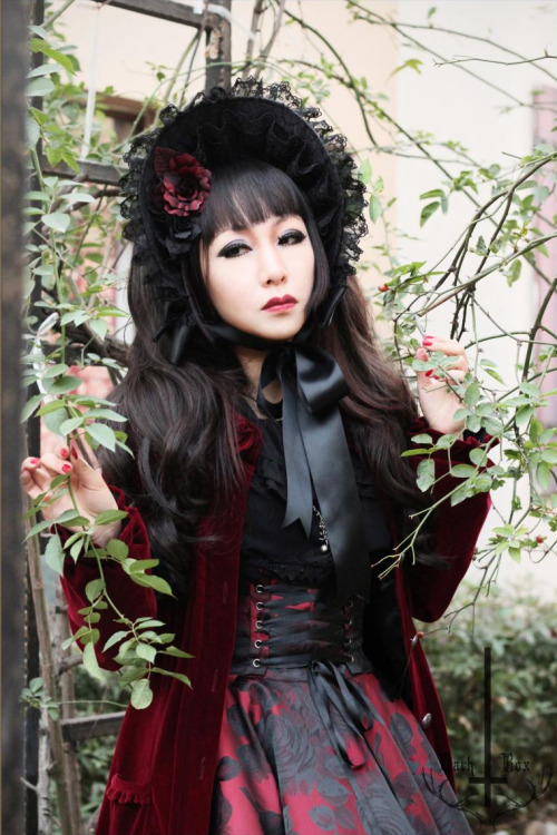 littleredqueen:  holy outfit   design inspiration. 