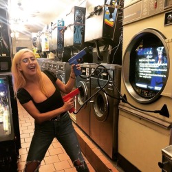 The game is IN the dryer! (at Sunshine Laundromat and Pinball) https://www.instagram.com/p/Bow_JW2Biv8/?utm_source=ig_tumblr_share&amp;igshid=zb1vxirie4sm