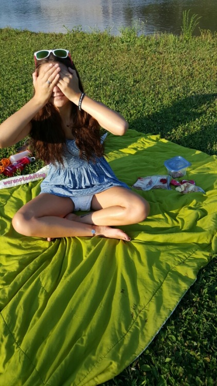 werenotadulting:  Padded picnic on the river 