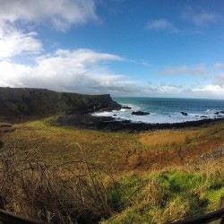 Segundo dia del viaje, aun no he entrado por ninguna rotonda en direccion contraria #sinoloveonoesdelito (en Giant&rsquo;s Causeway)