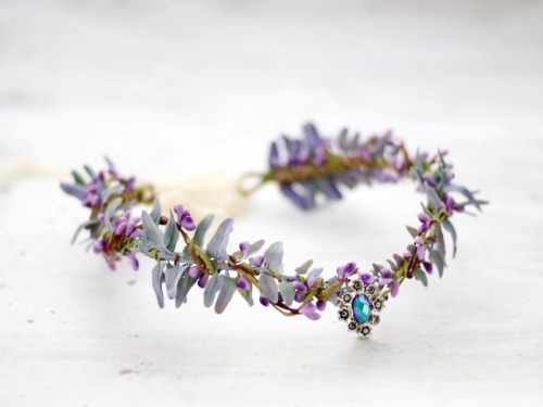 sosuperawesome:Elfin Tiaras Lola White on EtsySee our #Etsy or #Crowns tags