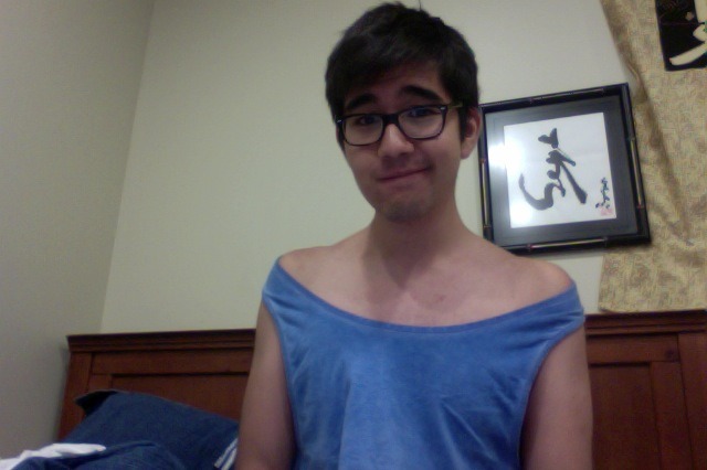 shamitomita:  Cute fashion idea: A bro tank can easily become a cute blouse 