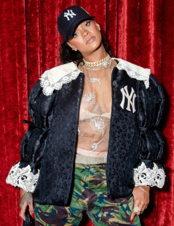 rihannasuperlit:  hellyeahrihannafenty:    Rihanna - Gucci Wooster store opening in New York 05/05     LINK TO NEW TRACK : https://open.spotify.com/artist/0HkiOXgASIj5i9DYIAVudr  🔥🥰🔥🔥
