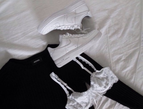 im-an-albatroz:  http://im-an-albatroz.tumblr.com/ follow for more pisc like this dark pale on my account