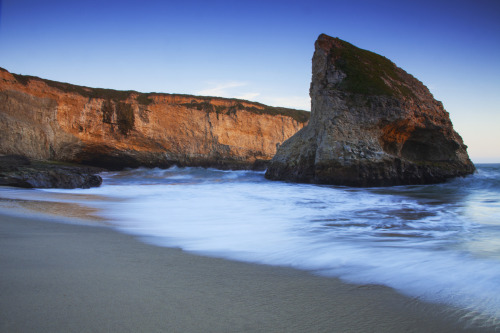 travismedeiros:Shark tooth Santa Cruz, Ca Photo by: Travis MedeirosLooks Like A Tiger Shark Toot