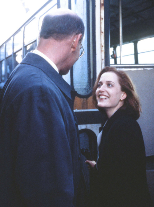 lilydalexf:X-Files behind the scenes: goofy bus edition.