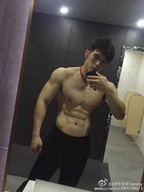 assman-69: chinesehotguys:    厉泽承 Tommy      ┣   Weibo: https://goo.gl/tbDjV2 =================================┣ Asian Hot Guys: https://goo.gl/eU3G7P┣ Chinese Hot Guys: https://goo.gl/Gjo1zv┣ Gay Themed Movies: https://goo.gl/UzgkMX┣