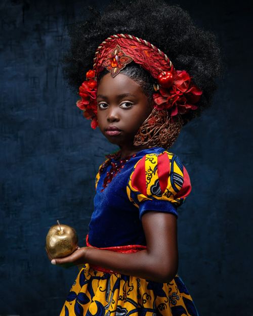 mymodernmet:Fairytale-Inspired Portraits Reimagine Disney Princesses as Regal Young Black Girls. 