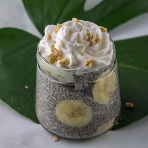 BANANA CHIA SEED PUDDING. Happy Wednesday!  It’s currently 40 degrees and raining here. So I&r
