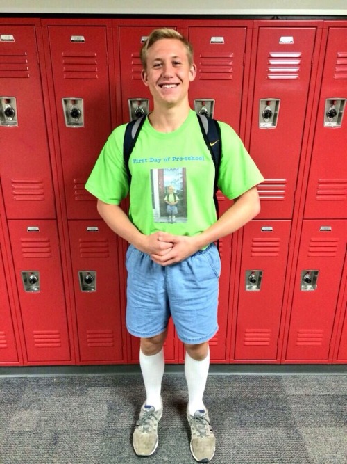 thatsthat24: ruinedchildhood:This guy wore the same outfit on his last day of high school as his fir