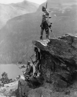 antilumiere:“La terre n'appartient pas à l'homme, c'est l'homme qui appartient à la terre. Nous le savons: toutes choses sont liées. Tout ce qui arrive à la terre arrive aux fils de la terre.” Seattle, chef amérindien Suquamish. 11/02/2018