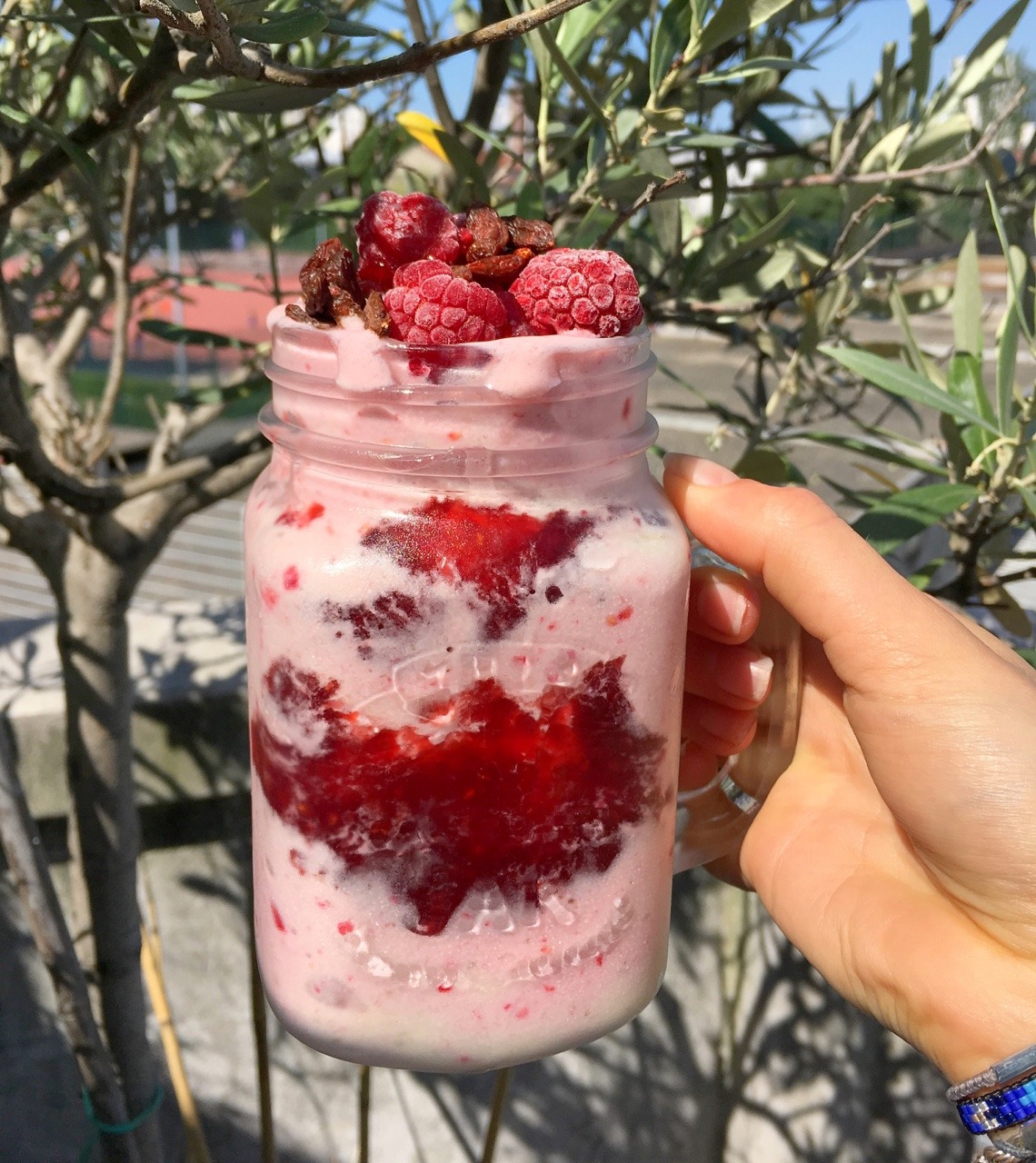 veganfeelsgood:Happy Saturday ✌️ I began my day reading in the sun with a raspberry