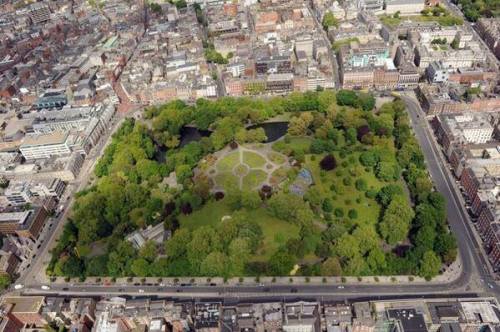 thar-cionn:  St. Stephen’s Green from the air, Dublin City - 23/4/14 