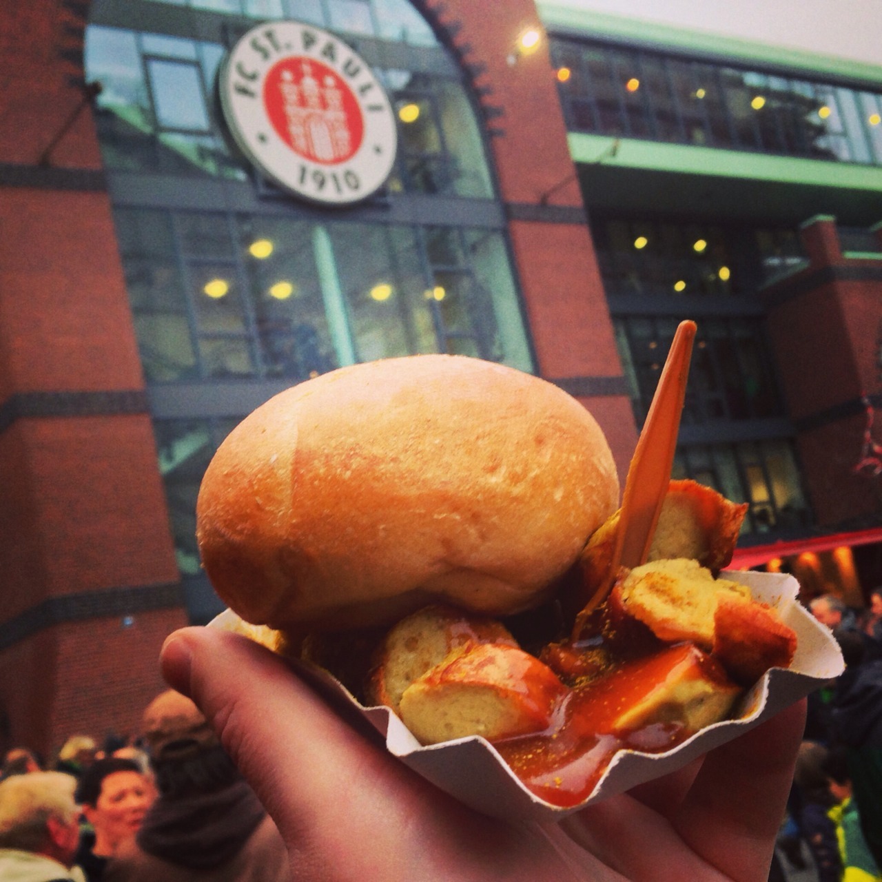 A couple of weeks ago I got to do one of the most fun things you can do in Hamburg: Watch FC St. Pauli play football at home on Millerntor!
And of course I had to try their currywurst before the game. While it’s infinitely better than your average US...