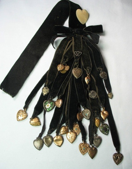 frostflowers:Victorian heart mourning ribbons 